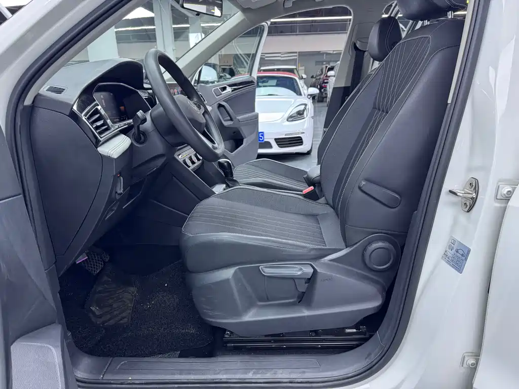 Volkswagen Tiguan L 2022 330TSI Automatic FWD Comfort Edition 2022 - thumbnail 4