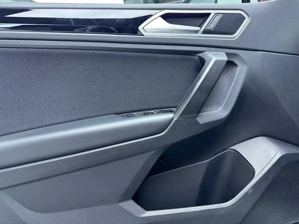 Volkswagen Tiguan L 2022 330TSI Automatic FWD Comfort Edition 2022 - thumbnail 5