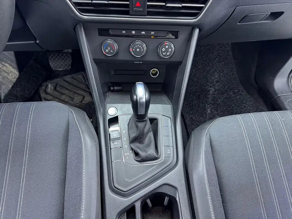 Volkswagen Tiguan L 2022 330TSI Automatic FWD Comfort Edition 2022 - thumbnail 9