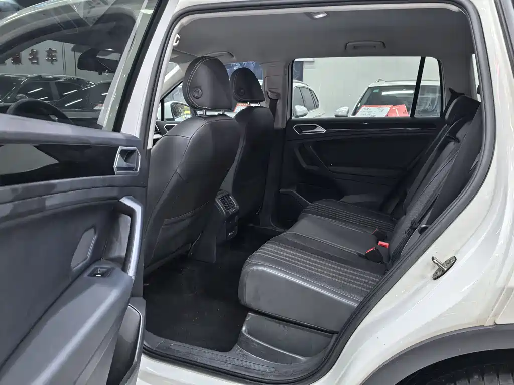 Volkswagen Tiguan L 2022 330TSI Automatic FWD Comfort Edition 2022 - thumbnail 5