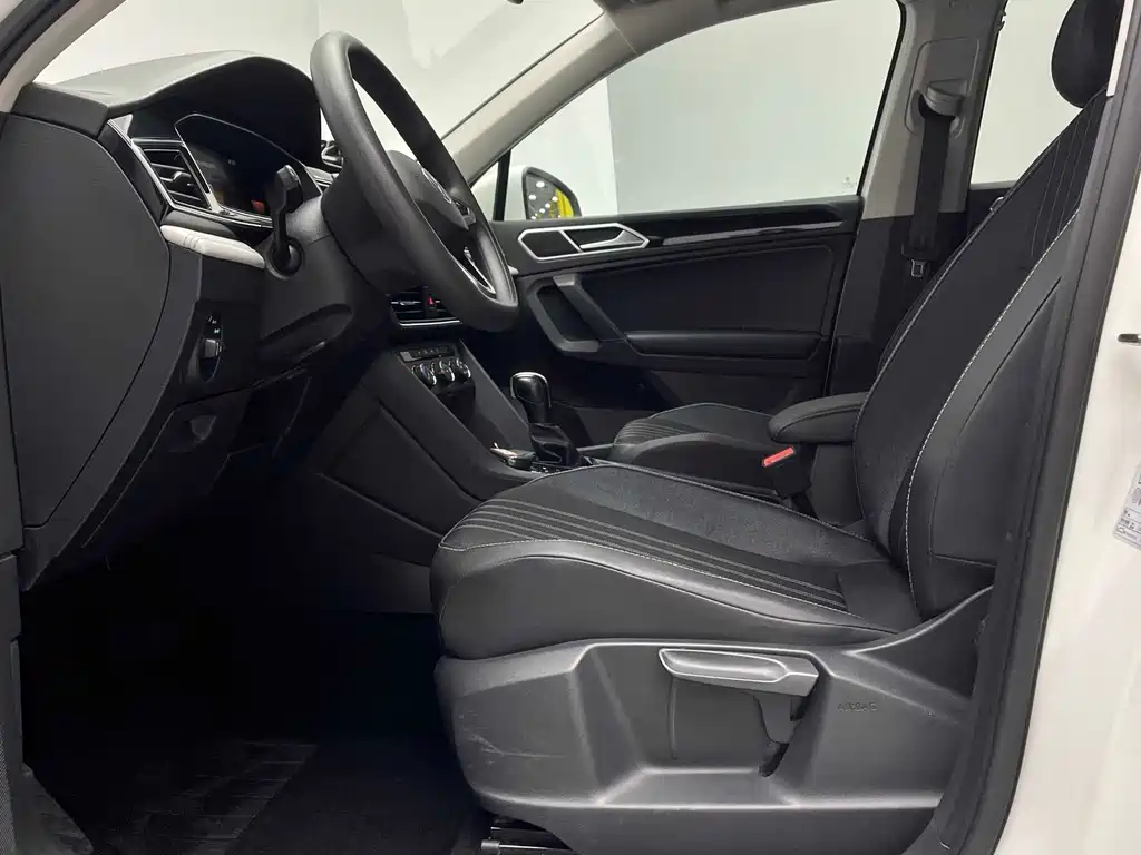 Volkswagen Tiguan L 2022 330TSI Automatic FWD Comfort Edition 2022 - thumbnail 6