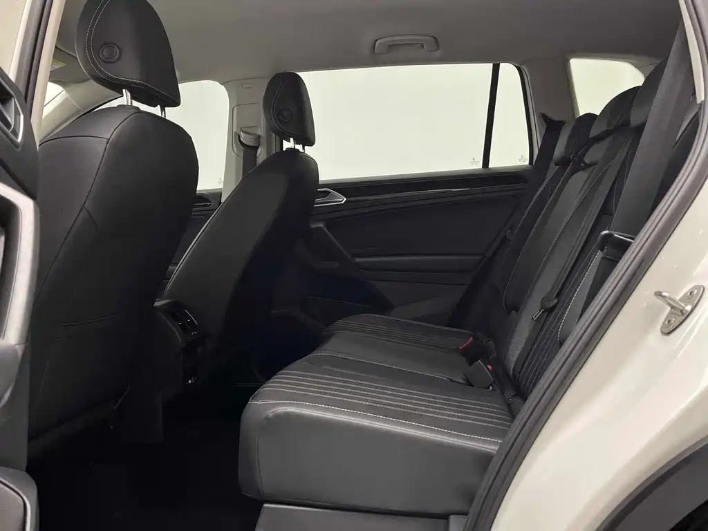 Volkswagen Tiguan L 2022 330TSI Automatic FWD Comfort Edition 2022 - thumbnail 7