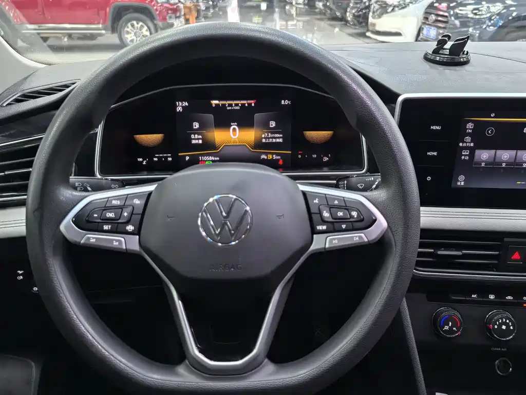 Volkswagen Tiguan L 2022 330TSI Automatic FWD Comfort Edition 2022 - thumbnail 8