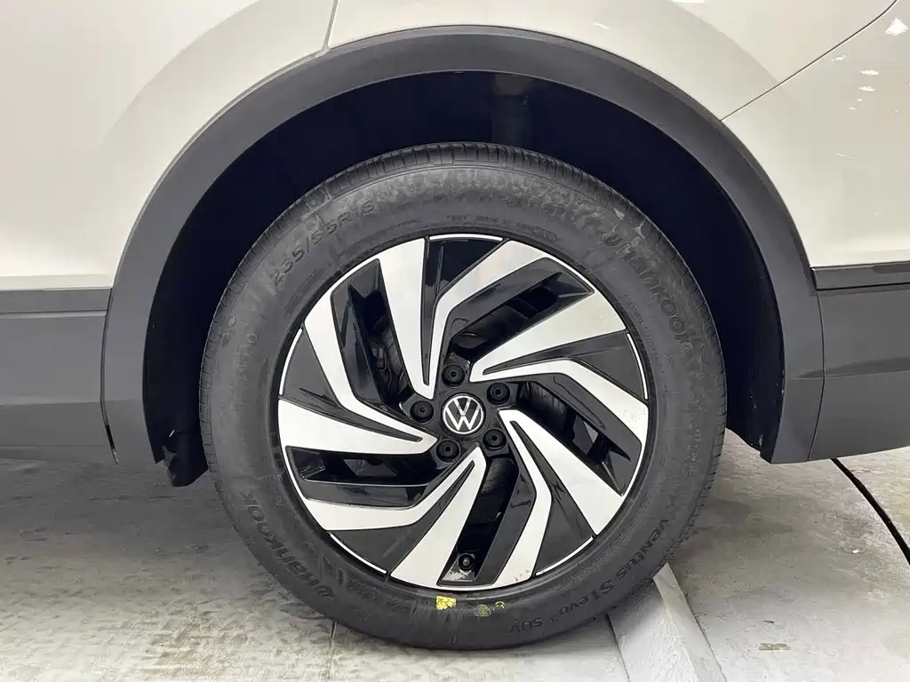 Volkswagen Tiguan L 2022 330TSI Automatic FWD Comfort Edition 2022 - thumbnail 8