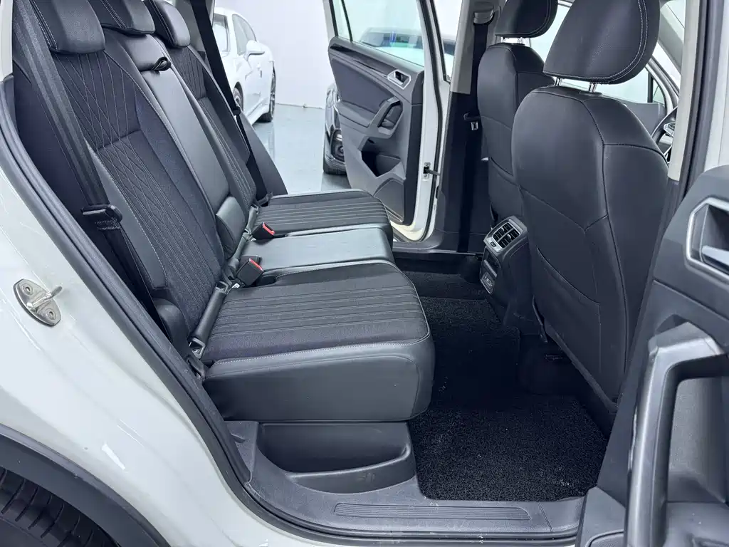 Volkswagen Tiguan L 2022 330TSI Automatic FWD Comfort Edition 2022 - thumbnail 14