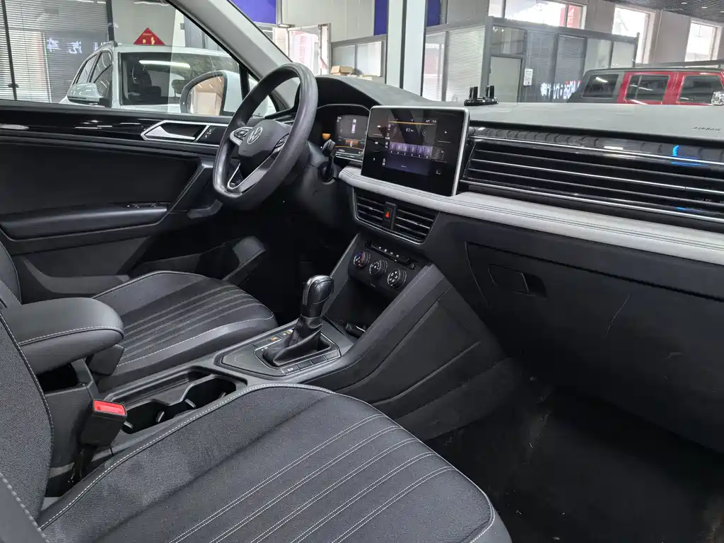 Volkswagen Tiguan L 2022 330TSI Automatic FWD Comfort Edition 2022 - thumbnail 12