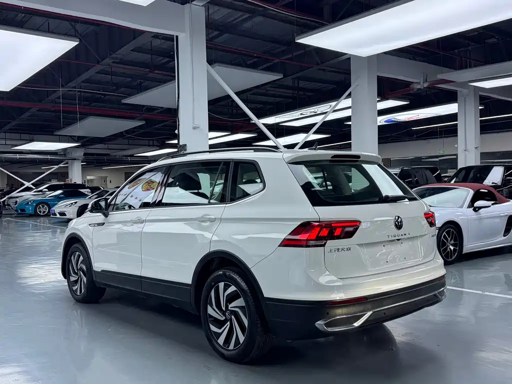 Volkswagen Tiguan L 2022 330TSI Automatic FWD Comfort Edition 2022 - thumbnail 17