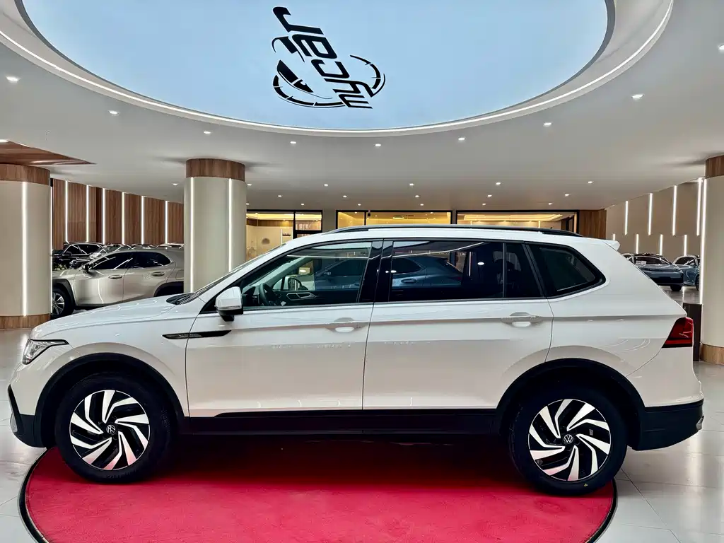 Volkswagen Tiguan L 2022 330TSI Automatic FWD Comfort Edition 2022 - thumbnail 8