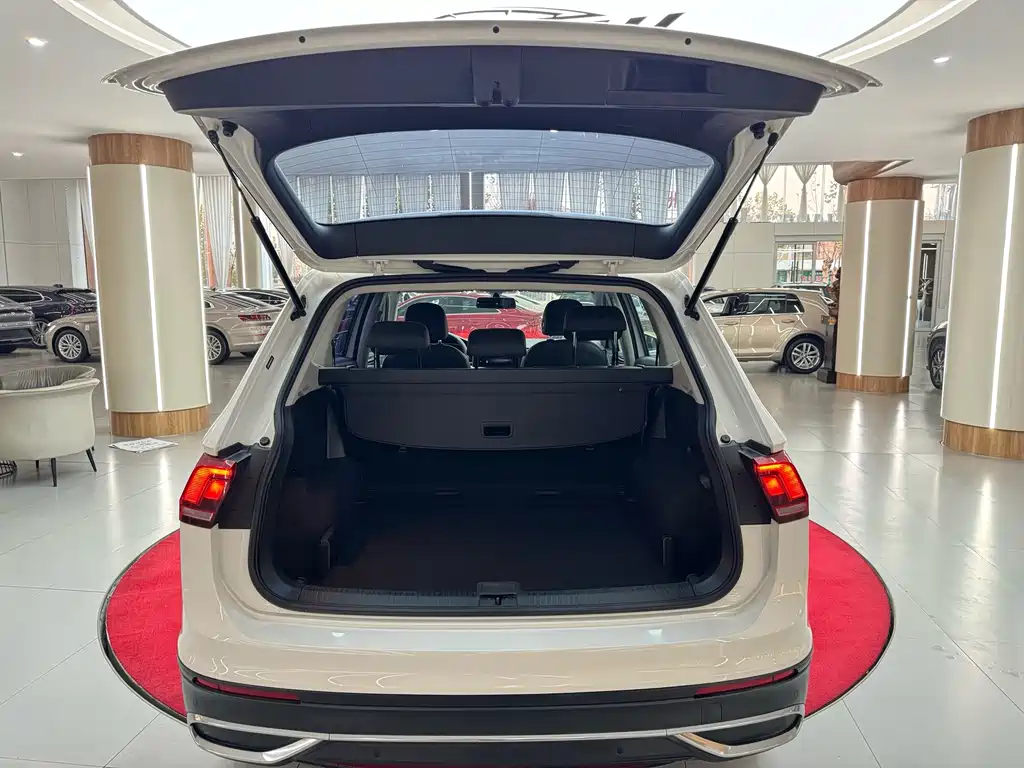 Volkswagen Tiguan L 2022 330TSI Automatic FWD Comfort Edition 2022 - thumbnail 10