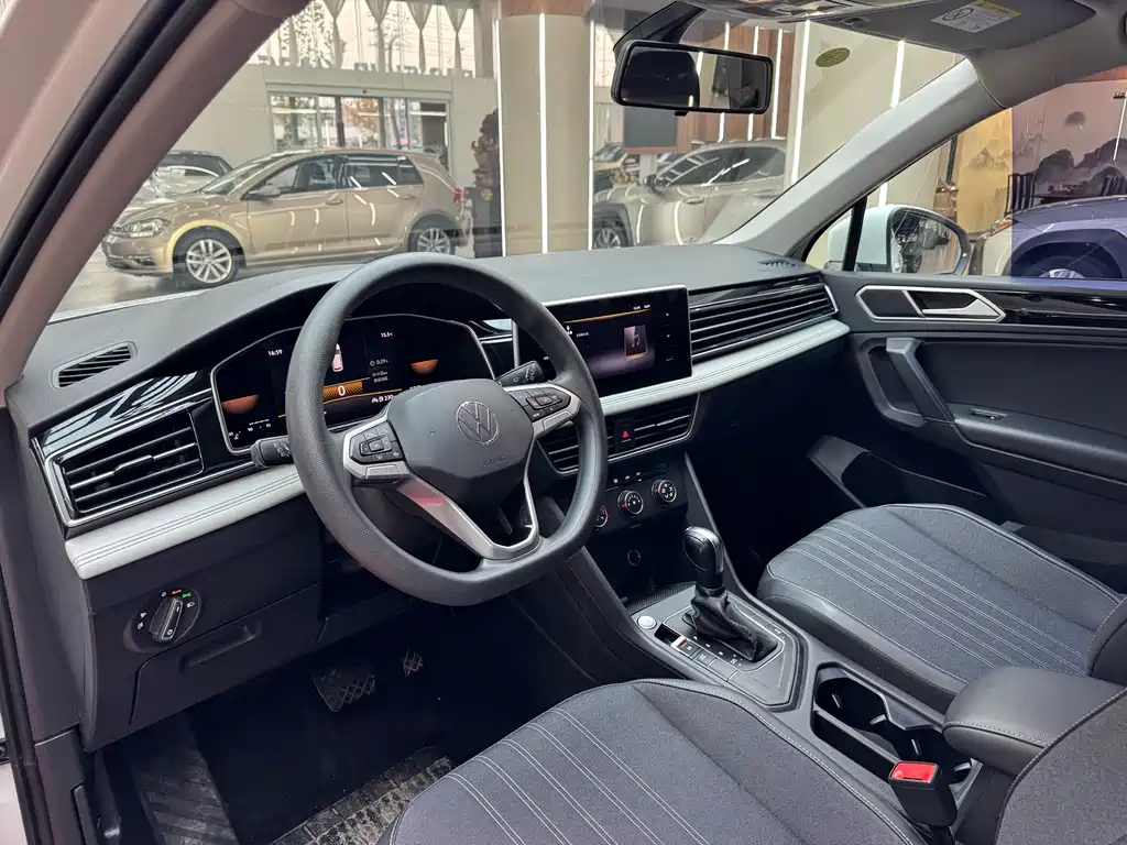 Volkswagen Tiguan L 2022 330TSI Automatic FWD Comfort Edition 2022 - thumbnail 11