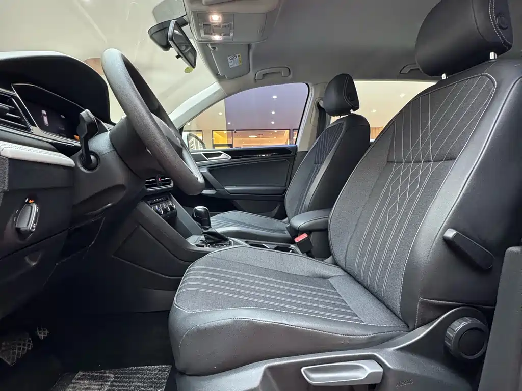 Volkswagen Tiguan L 2022 330TSI Automatic FWD Comfort Edition 2022 - thumbnail 12