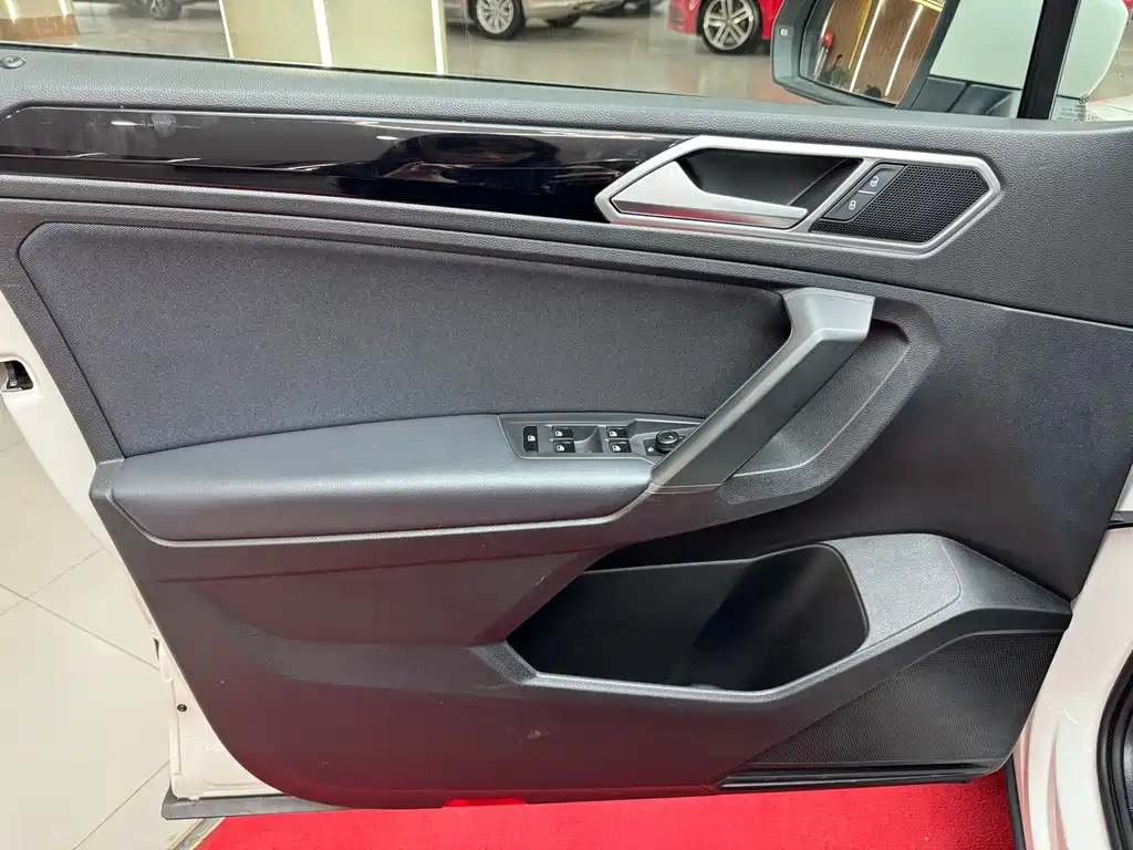 Volkswagen Tiguan L 2022 330TSI Automatic FWD Comfort Edition 2022 - thumbnail 13