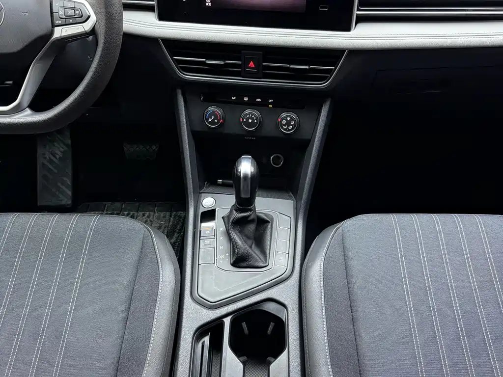 Volkswagen Tiguan L 2022 330TSI Automatic FWD Comfort Edition 2022 - thumbnail 17