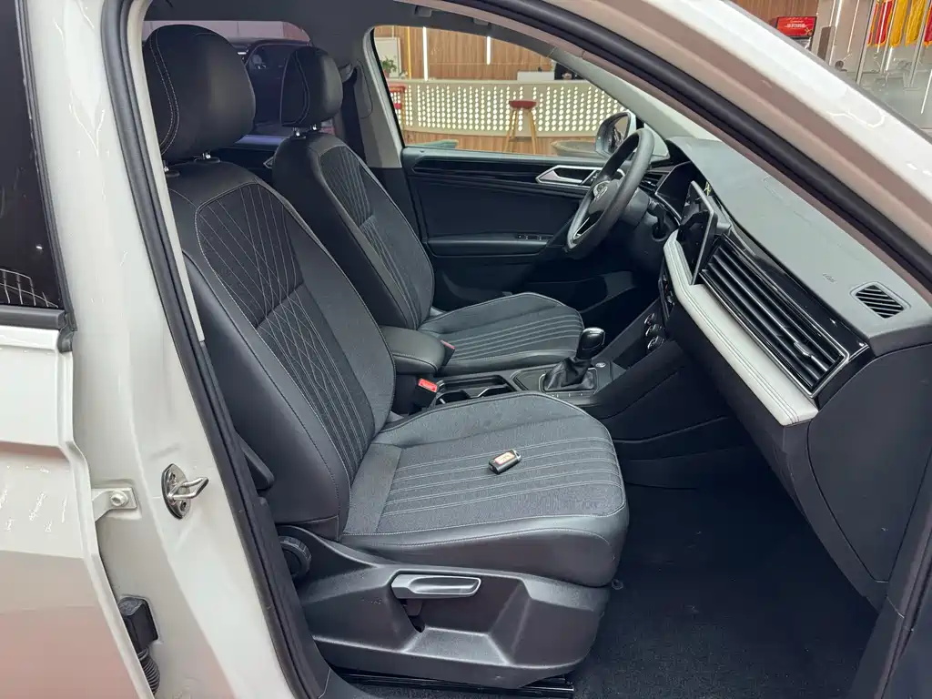 Volkswagen Tiguan L 2022 330TSI Automatic FWD Comfort Edition 2022 - thumbnail 30