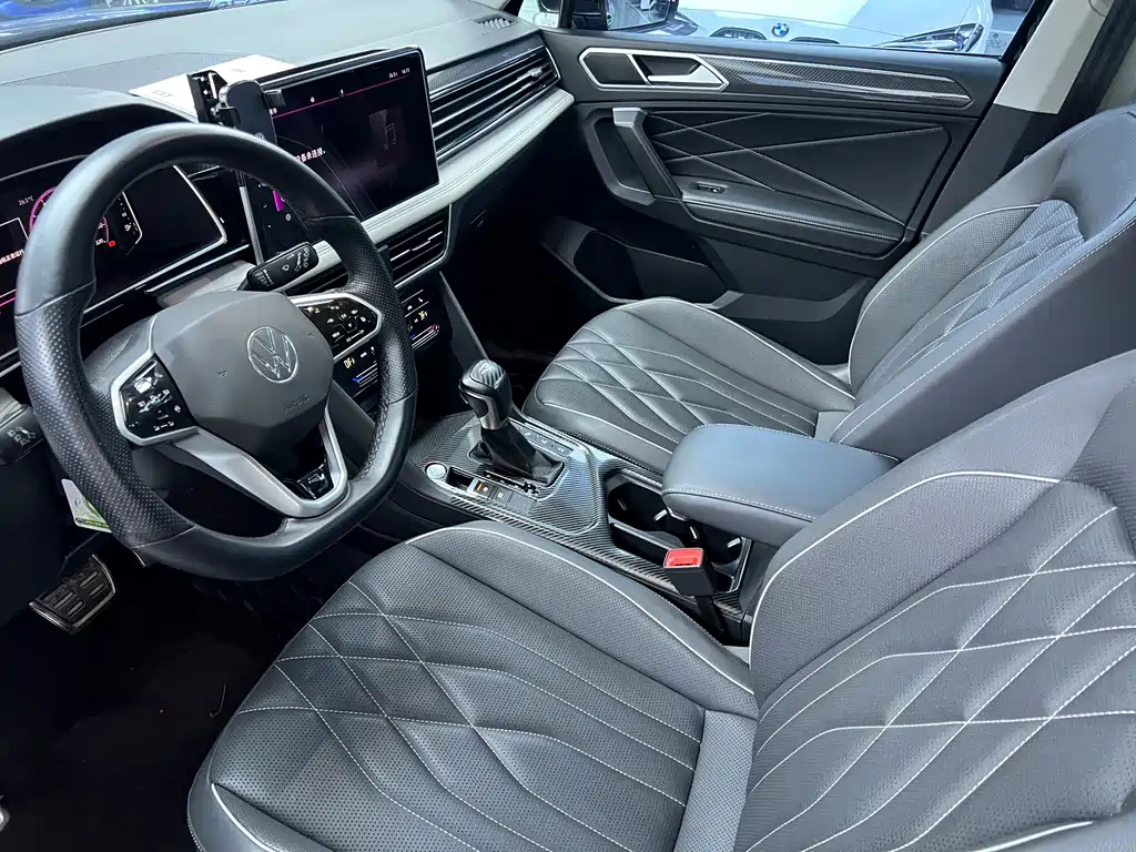 Volkswagen Tiguan L 2022 330TSI R-Line Comfort Edition AWD 2022 - thumbnail 5