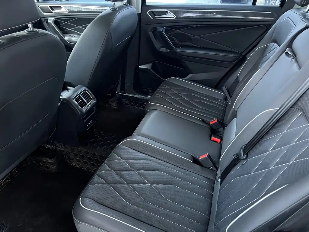 Volkswagen Tiguan L 2022 330TSI R-Line Comfort Edition AWD 2022 - thumbnail 6