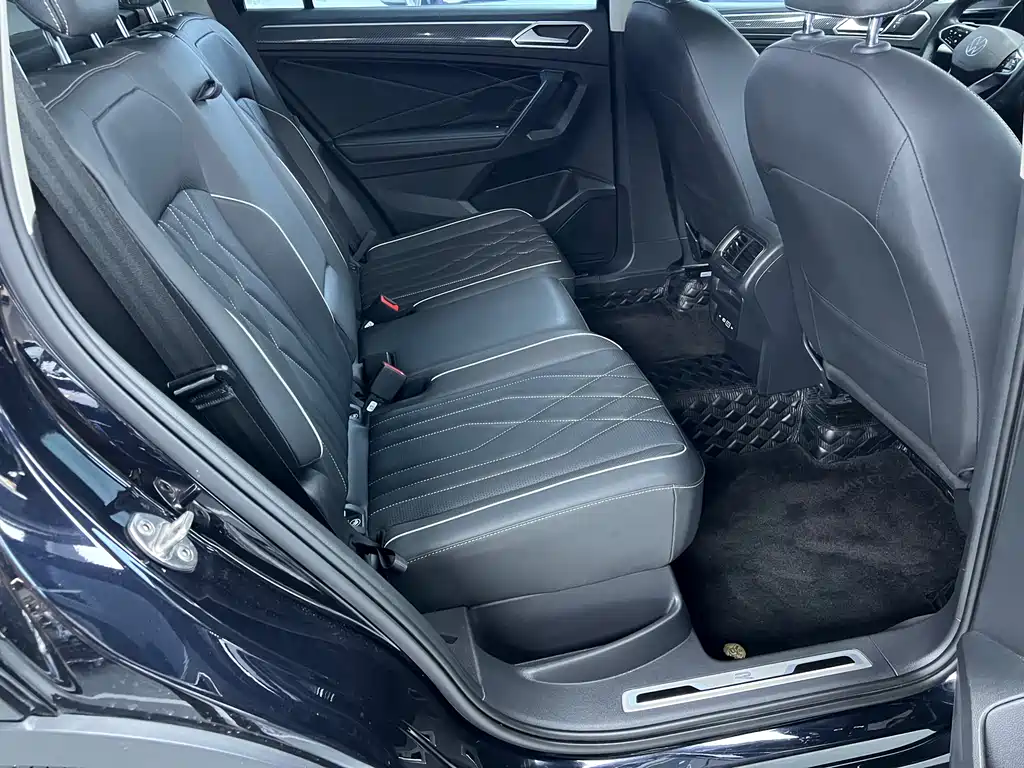 Volkswagen Tiguan L 2022 330TSI R-Line Comfort Edition AWD 2022 - thumbnail 9