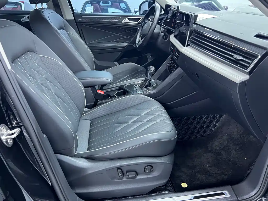 Volkswagen Tiguan L 2022 330TSI R-Line Comfort Edition AWD 2022 - thumbnail 10