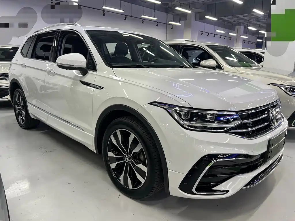 Volkswagen Tiguan L 2022 330TSI Automatic FWD R-Line Edition 2022 - thumbnail 3