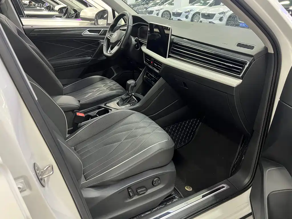 Volkswagen Tiguan L 2022 330TSI Automatic FWD R-Line Edition 2022 - thumbnail 5