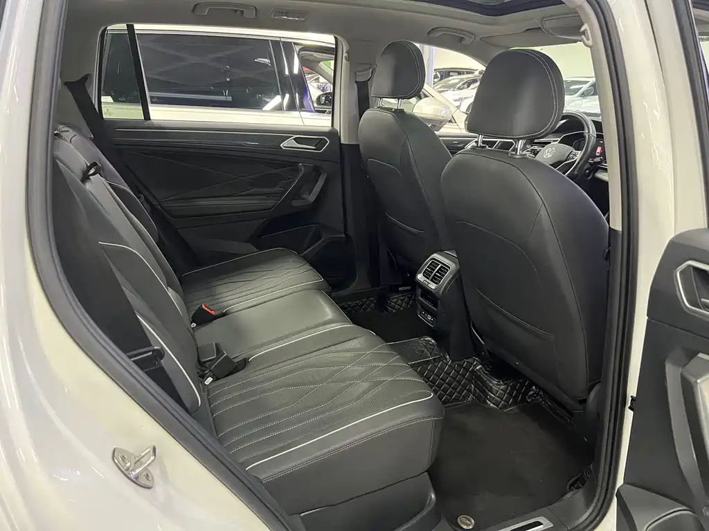 Volkswagen Tiguan L 2022 330TSI Automatic FWD R-Line Edition 2022 - thumbnail 7