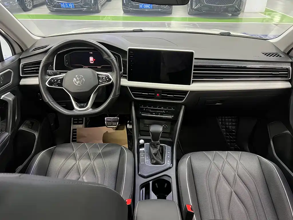 Volkswagen Tiguan L 2022 330TSI Automatic FWD R-Line Edition 2022 - thumbnail 9