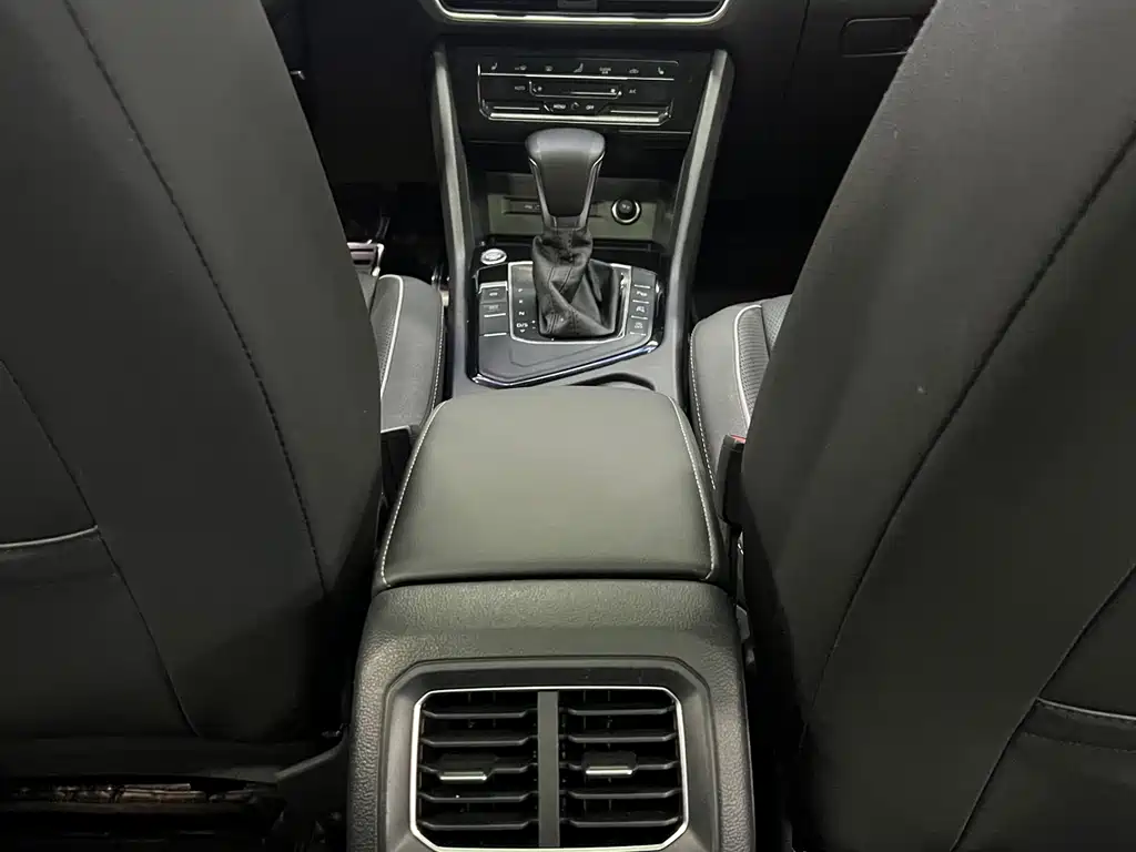 Volkswagen Tiguan L 2022 330TSI Automatic FWD R-Line Edition 2022 - thumbnail 11