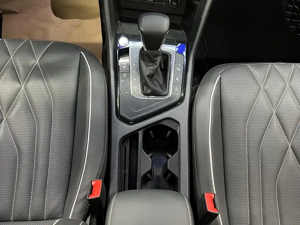 Volkswagen Tiguan L 2022 330TSI Automatic FWD R-Line Edition 2022 - thumbnail 12