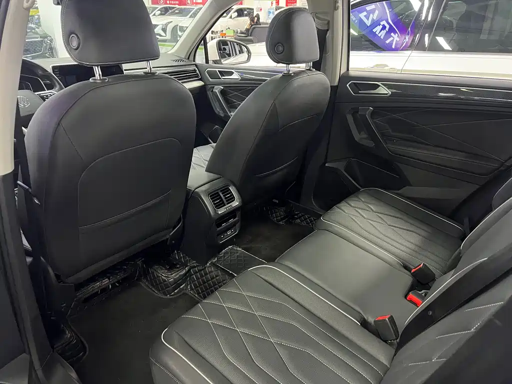 Volkswagen Tiguan L 2022 330TSI Automatic FWD R-Line Edition 2022 - thumbnail 14