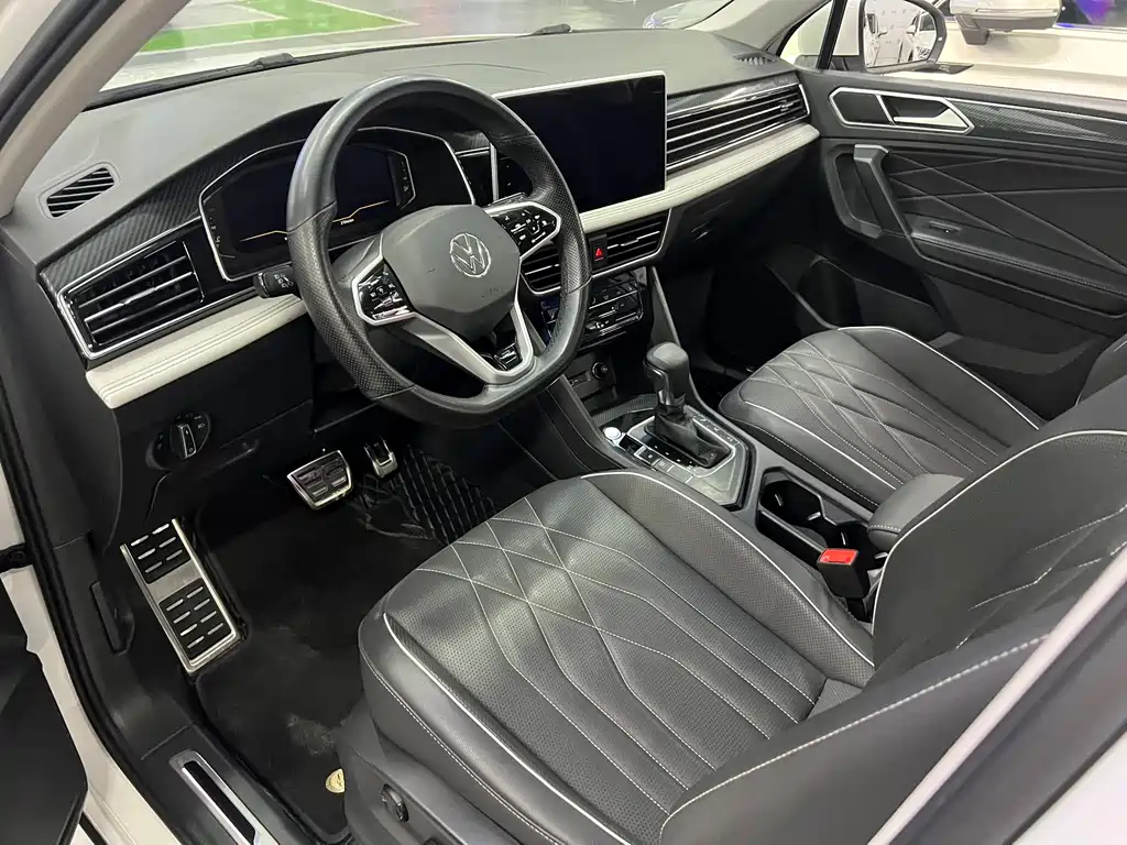 Volkswagen Tiguan L 2022 330TSI Automatic FWD R-Line Edition 2022 - thumbnail 16