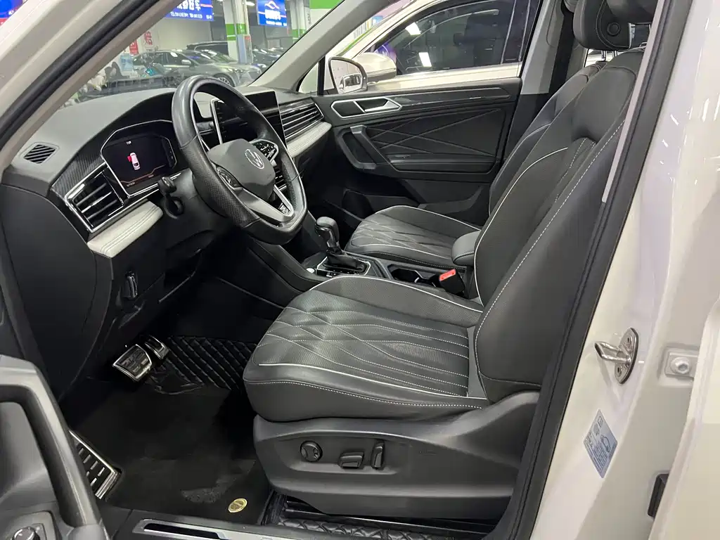 Volkswagen Tiguan L 2022 330TSI Automatic FWD R-Line Edition 2022 - thumbnail 17