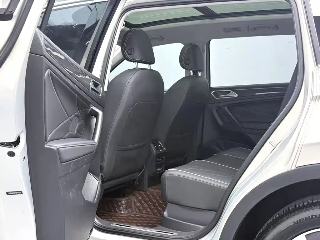 Volkswagen Tiguan L 2022 330TSI Automatic FWD R-Line Comfort Edition 2022 - thumbnail 5