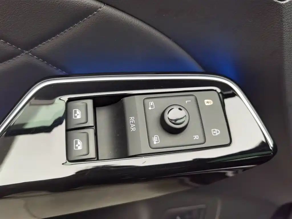 Volkswagen ID.6 X 2023 Intelligent Long Range Edition 2024 - thumbnail 9