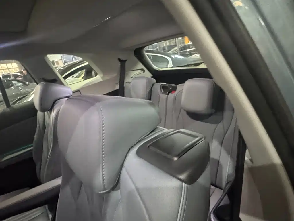 Volkswagen ID.6 X 2023 Intelligent Long Range Edition 2023 - thumbnail 15