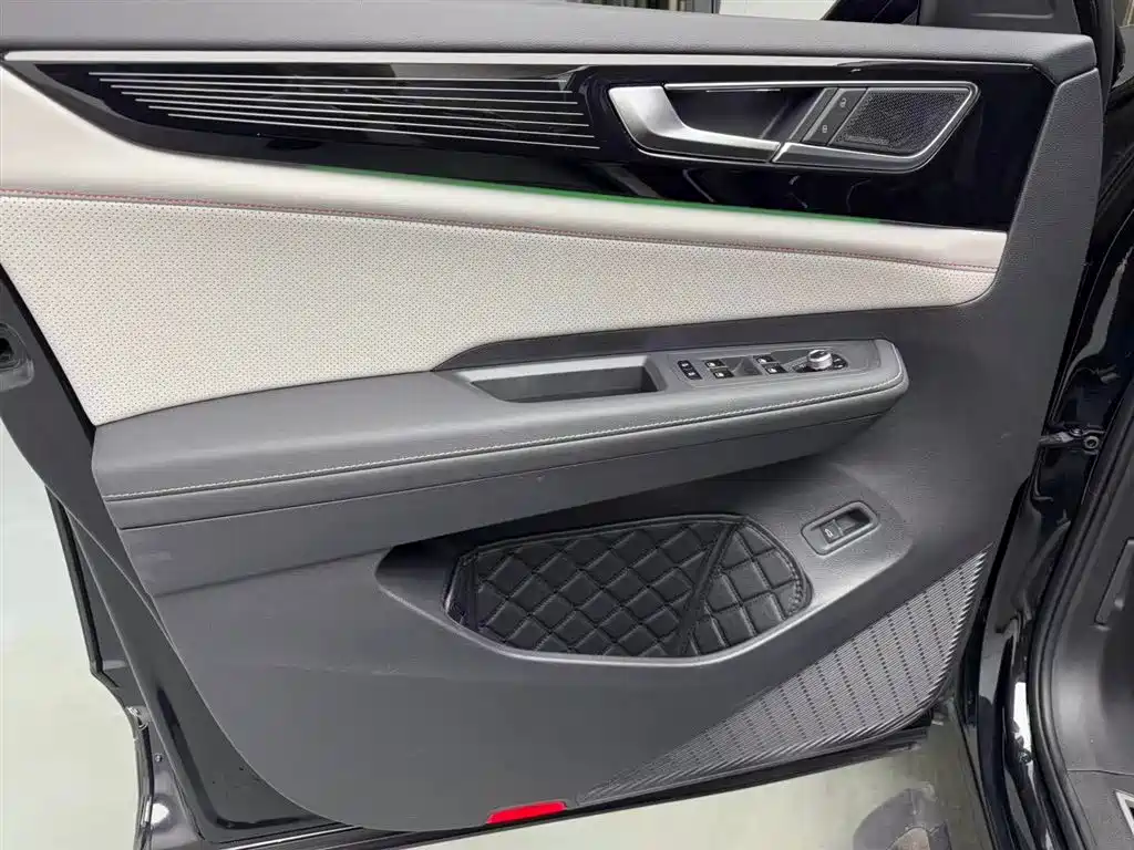 Volkswagen Toucan 2023 Toucan X 530 V6 AWD Flagship Premium Edition 2023 - thumbnail 3