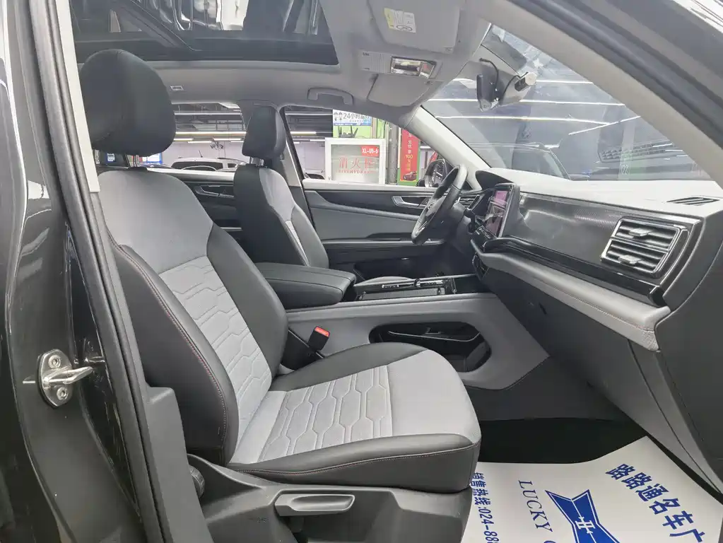 Volkswagen Touareg 2022 Touareg X 330TSI FWD Luxury Edition 2022 - thumbnail 8
