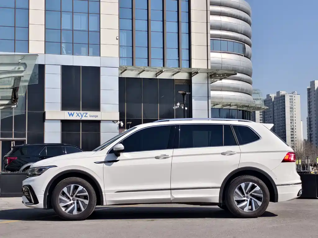 Volkswagen Tiguan L New Energy 2022 430PHEV Plug-in Hybrid Premium Edition 2022 - thumbnail 3