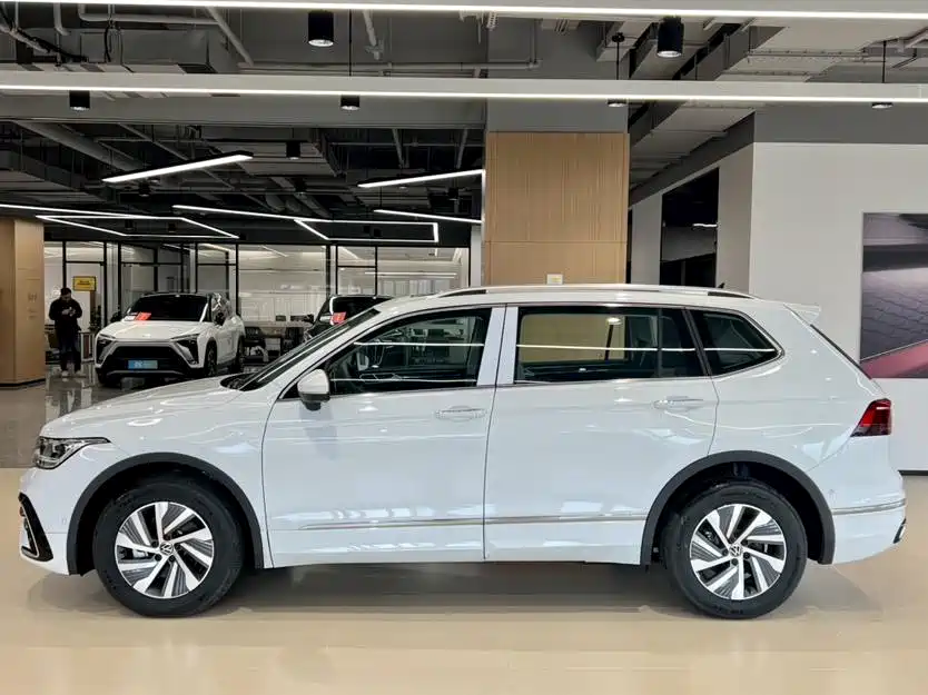 Volkswagen Tiguan L New Energy 2023 430PHEV Plug-in Hybrid Premium Edition 2025 - thumbnail 2