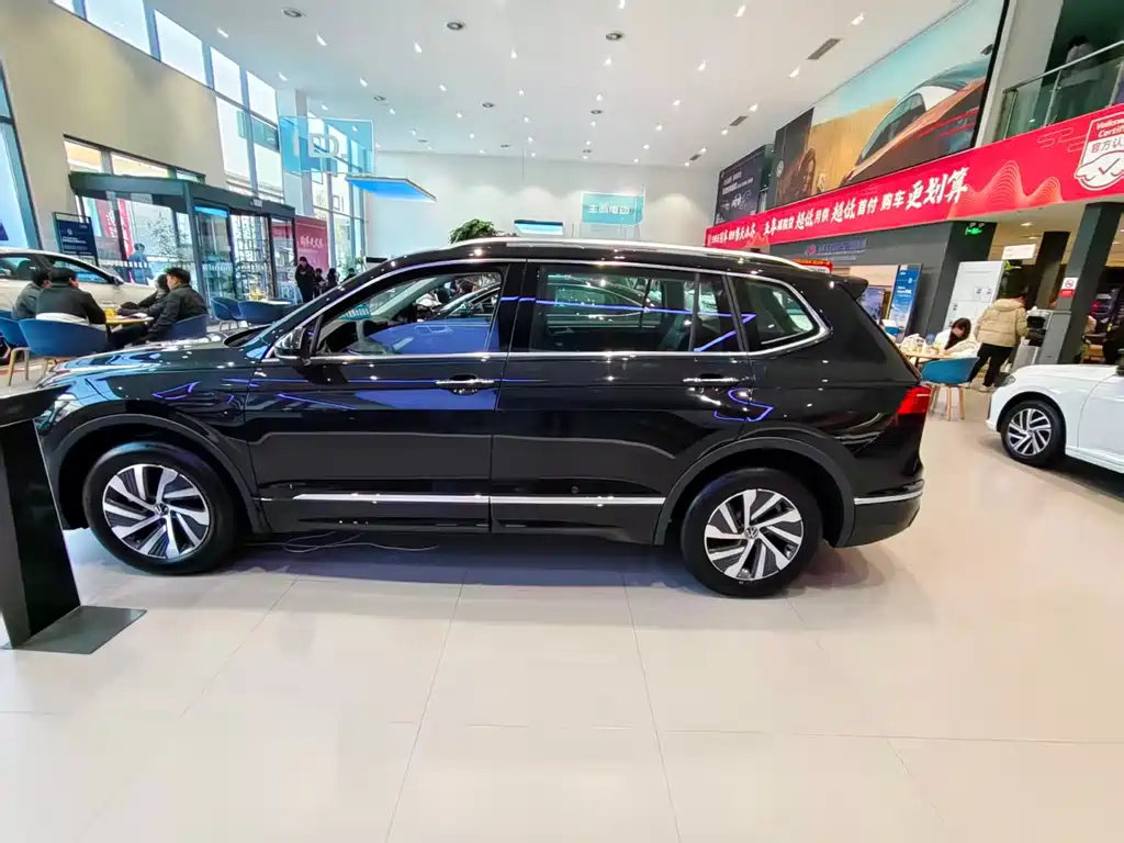 Volkswagen Tiguan L New Energy 2023 430PHEV Plug-in Hybrid Premium Edition 2026 - thumbnail 3