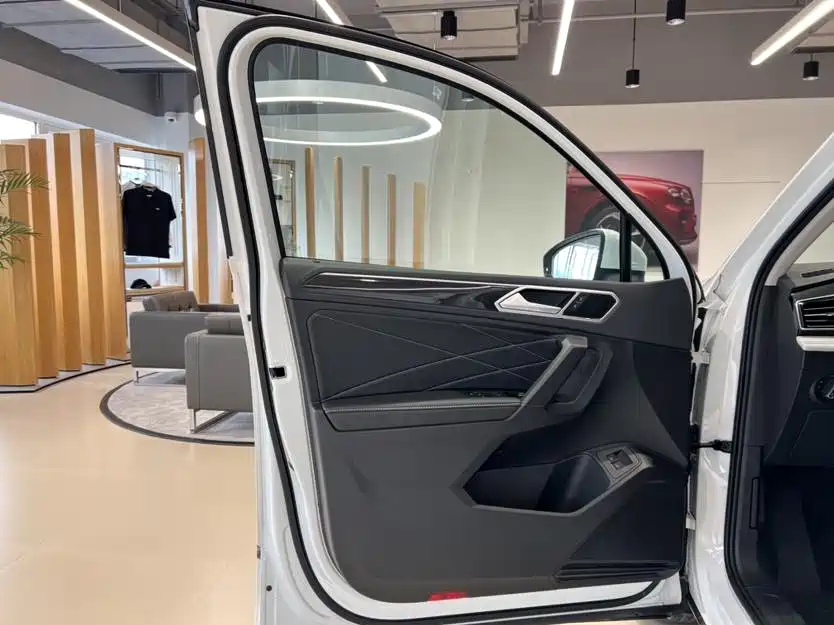 Volkswagen Tiguan L New Energy 2023 430PHEV Plug-in Hybrid Premium Edition 2025 - thumbnail 7