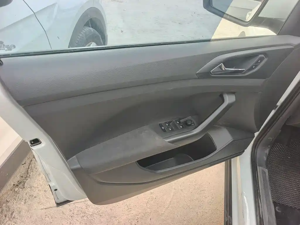 Volkswagen T-Cross 2023 1.5L Automatic Comfort Version 2024 - thumbnail 6