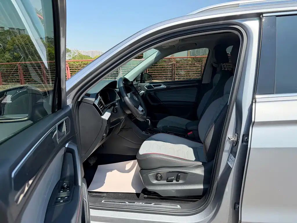 Volkswagen Tiguan L New Energy 2022 430PHEV Plug-in Hybrid Flagship Edition 2022 - thumbnail 4