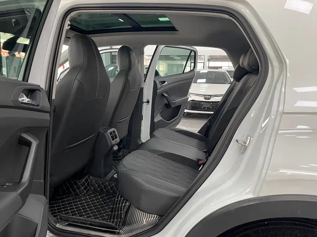 Volkswagen T-Cross 2023 280TSI DSG Luxury Edition 2022 - thumbnail 6