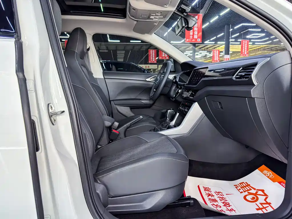 Volkswagen T-Cross 2023 300TSI DSG Comfort Edition 2024 - thumbnail 9