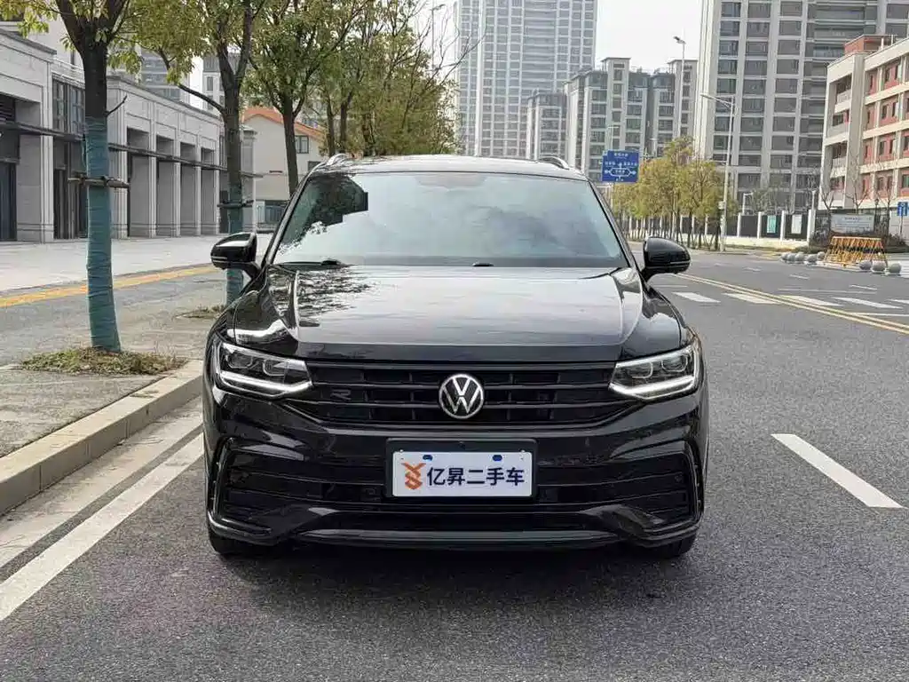 Volkswagen Tiguan X 2022 330TSI FWD Flagship Edition 2023 - thumbnail 2