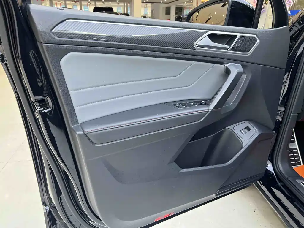 Volkswagen Tiguan X 2022 330TSI FWD Flagship Edition 2021 - thumbnail 9