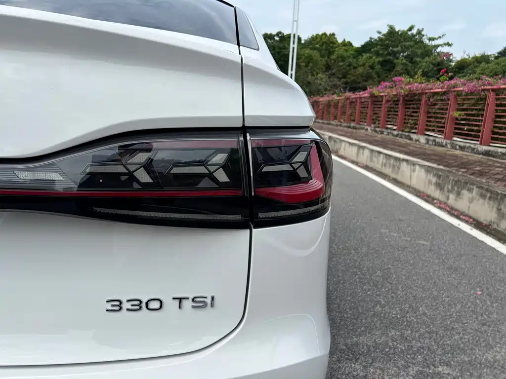 Volkswagen Tiguan X 2022 330TSI FWD Premium 2022 - thumbnail 25