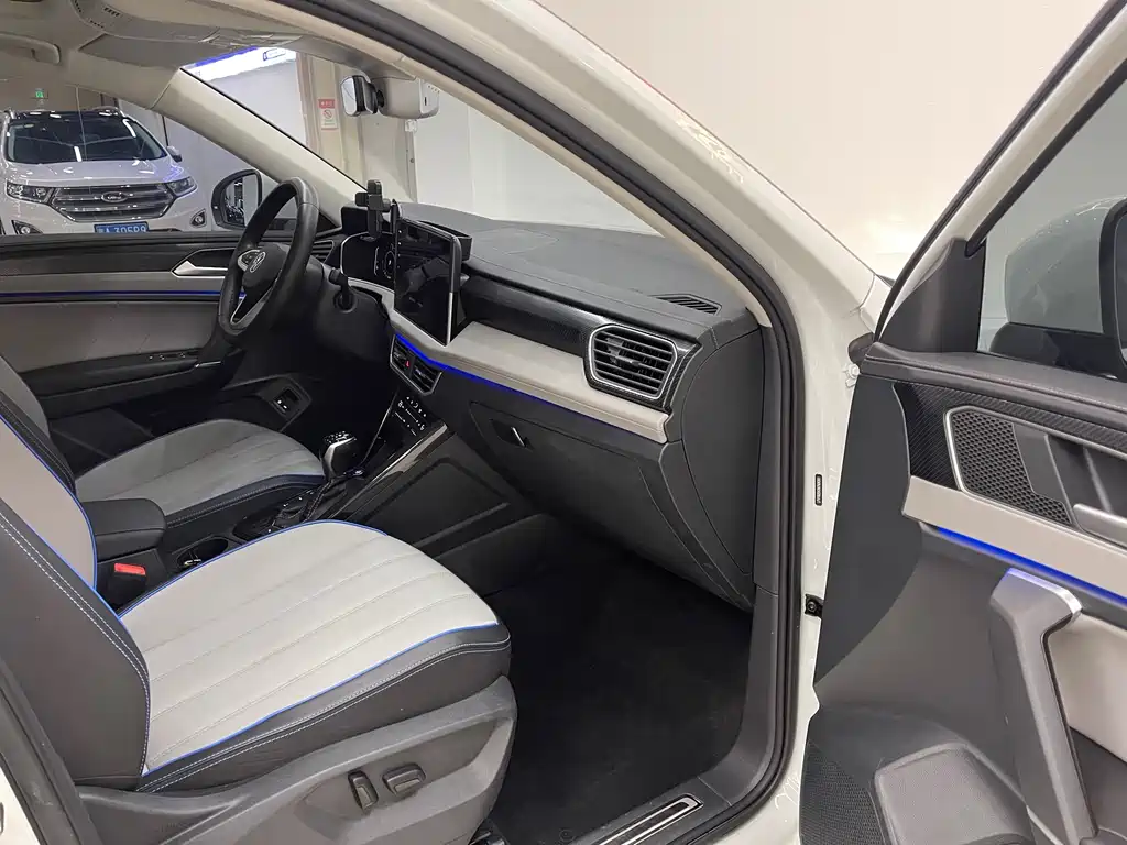 Volkswagen Tanyue GTE PHEV 2023 280TSI 5th Anniversary Edition 2023 - thumbnail 8