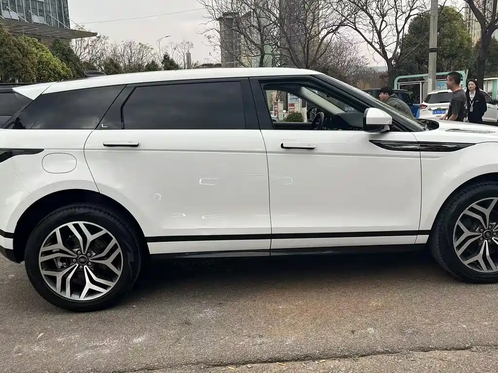 Land Rover Range Rover Evoque 2023 L 249PS HSE 2023 - thumbnail 4