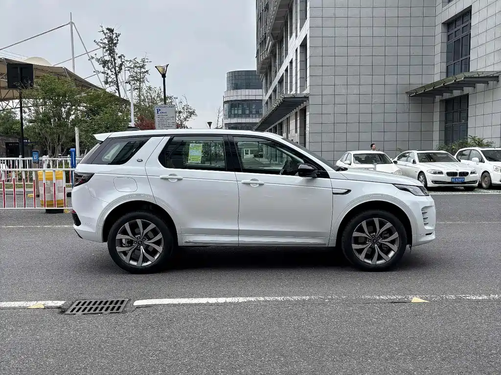 Land Rover Discovery Sport 2025 249PS Performance Tech Edition 2026 - thumbnail 3